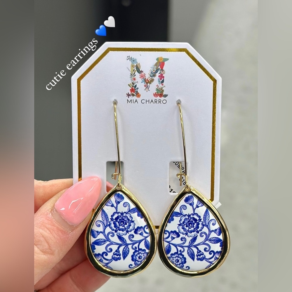 NWT ⚜️💙⚜️ Mia Charro Floral Ceramic Tile Teardrop Earrings - Picture 3 of 11